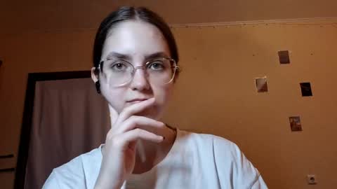 Snapshot of elmeraurora chatting on 24, 5, 2026 Kate online show from 24, 5, 2026