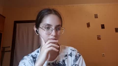 Snapshot of elmeraurora chatting on 8, 7, 2026 Kate online show from 8, 7, 2026