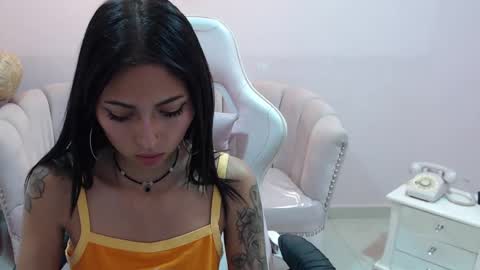 Snapshot of elody_a chatting on 5, 2, 2025 Elody online show from 5, 2, 2025