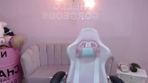 Snapshot of elody_a chatting on 1, 3, 2025 Elody online show from 1, 3, 2025