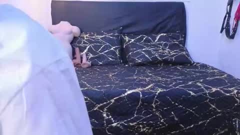 elowen_halley1 online show from 9, 11, 2025