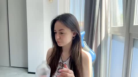 Snapshot of elowynx chatting on 11, 5, 2026 Milana online show from 11, 5, 2026
