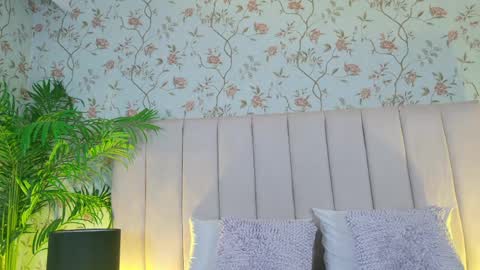 Isabela Martinez online show from 8, 4, 2026