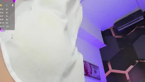 Snapshot of elsalombardi chatting on 7, 10, 2025 Elsa online show from 7, 10, 2025