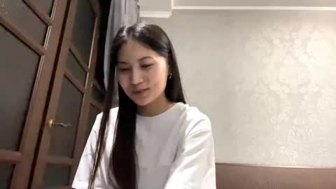 Mia online show from 6, 4, 2026