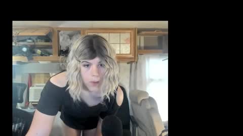 Snapshot of elvymay chatting on 25, 10, 2025 elvymay online show from 25, 10, 2025