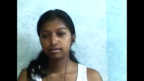 Snapshot of elynah195043 chatting on 9, 5, 2026 elynah195043 online show from 9, 5, 2026