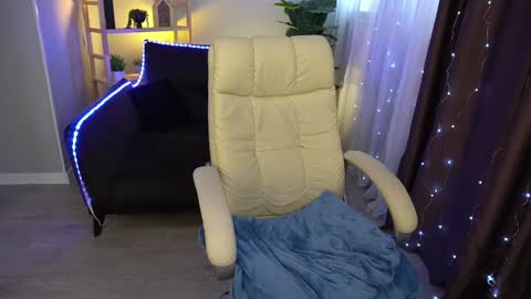 Snapshot of elyslunar_ chatting on 15, 1, 2025 Call me Elis online show from 15, 1, 2025