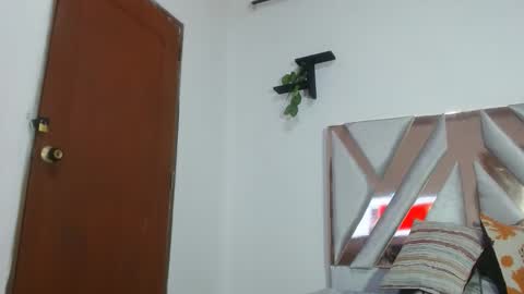 ElyThonsom online show from 22, 12, 2025