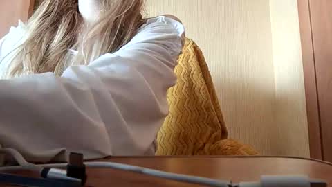 Elza Kom online show from 11, 9, 2025