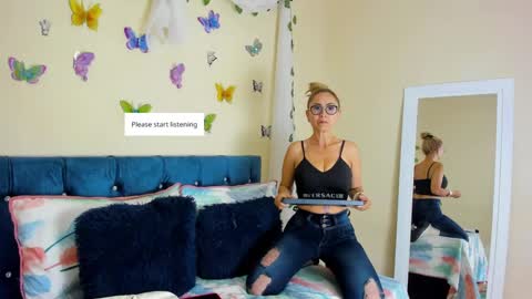 Snapshot of ema_garciaa chatting on 19, 9, 2025 ema garcia online show from 19, 9, 2025