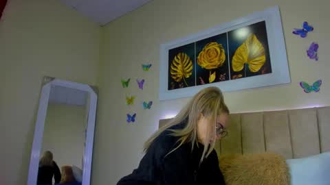 Snapshot of ema_garciaa chatting on 2, 10, 2025 ema garcia online show from 2, 10, 2025