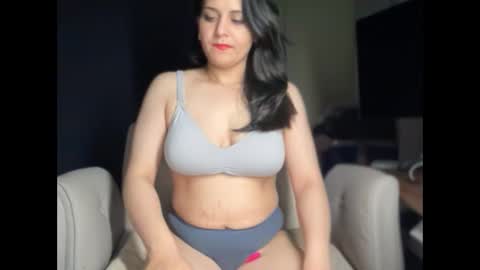 Snapshot of ema_lov3 chatting on 12, 9, 2025 Ema Love online show from 12, 9, 2025