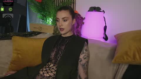 Snapshot of ema_reese chatting on 7, 6, 2026 Ema Reese online show from 7, 6, 2026