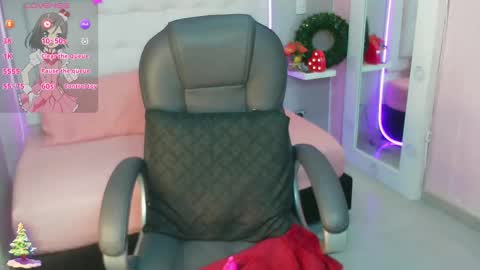 Snapshot of emalinda__hills chatting on 26, 12, 2024 EMA online show from 26, 12, 2024