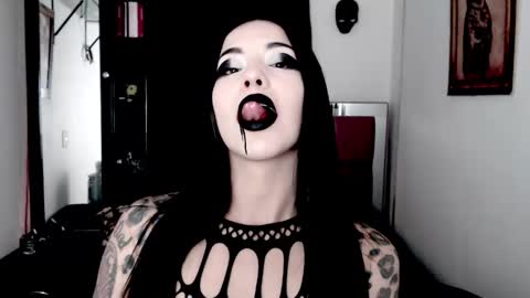 Emerald Black online show from 18, 12, 2025