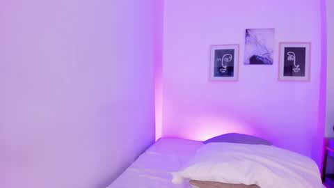 emelie_89 online show from 7, 1, 2025