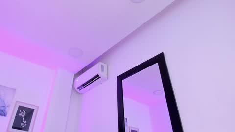 emelie_89 online show from 4, 3, 2025