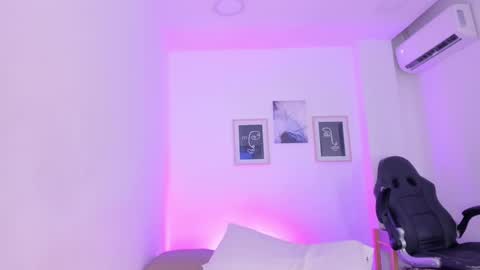 emelie_89 online show from 7, 3, 2025