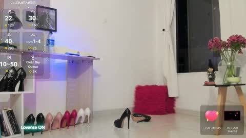 Snapshot of emely_garcia chatting on 6, 5, 2026 Emely online show from 6, 5, 2026
