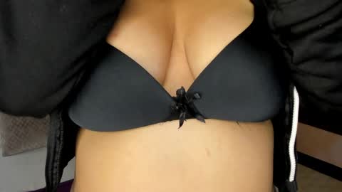 Emely online show from 5, 4, 2026