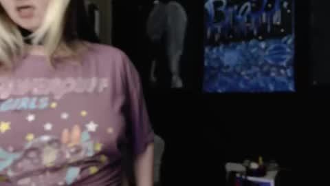 emeraldstrawberri online show from 9, 2, 2026