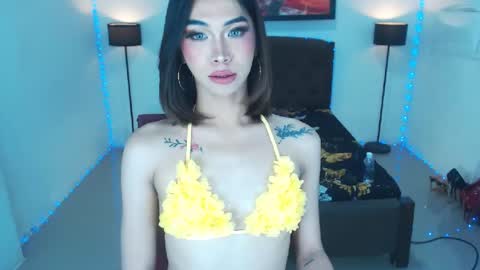 Snapshot of emerladmore chatting on 28, 7, 2026 emerladmore online show from 28, 7, 2026