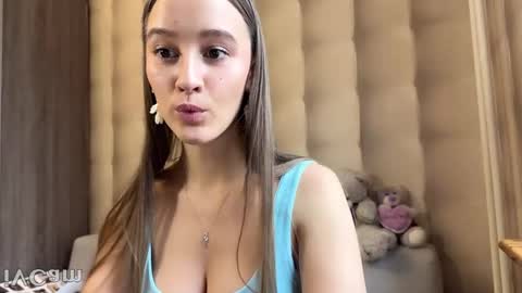 Snapshot of emi__ly chatting on 25, 11, 2025 emi__ly online show from 25, 11, 2025