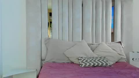 Snapshot of emi_royse chatting on 22, 4, 2026 emi_royse online show from 22, 4, 2026