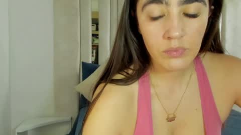 Snapshot of emi_royse chatting on 29, 4, 2026 emi_royse online show from 29, 4, 2026