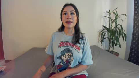 Snapshot of emigomez_ chatting on 7, 3, 2025 Emilia Gomez online show from 7, 3, 2025