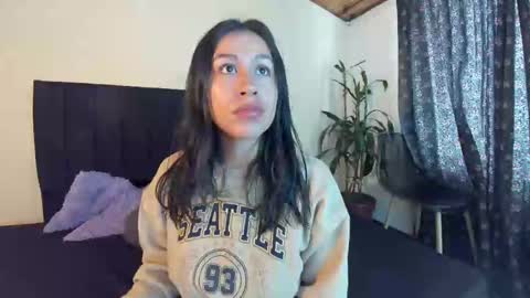 Snapshot of emigomez_ chatting on 11, 3, 2025 Emilia Gomez online show from 11, 3, 2025