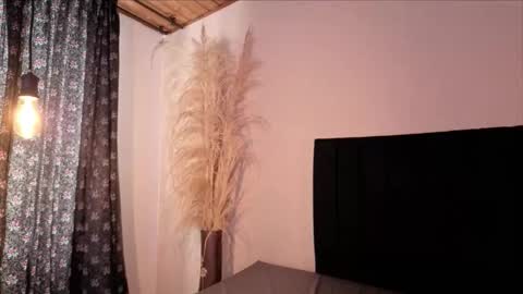 Snapshot of emigomez_ chatting on 28, 9, 2025 Emilia Gomez online show from 28, 9, 2025