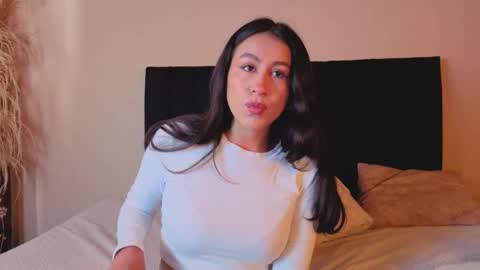 Snapshot of emigomez_ chatting on 9, 10, 2025 Emilia Gomez online show from 9, 10, 2025