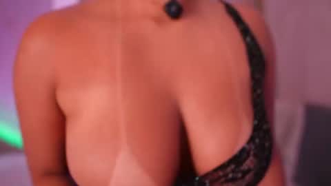 Snapshot of emiily_bell chatting on 24, 6, 2026 online show from 24, 6, 2026