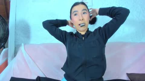 Snapshot of emiily_s chatting on 1, 3, 2025 Emily online show from 1, 3, 2025