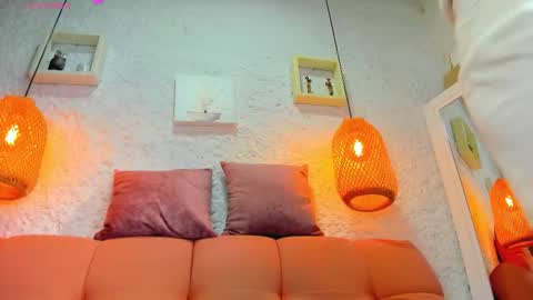 Snapshot of emiily_s chatting on 2, 10, 2025 Emily online show from 2, 10, 2025