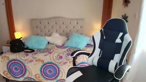 Snapshot of emiily_skinny chatting on 23, 6, 2026 emiily_skinny online show from 23, 6, 2026