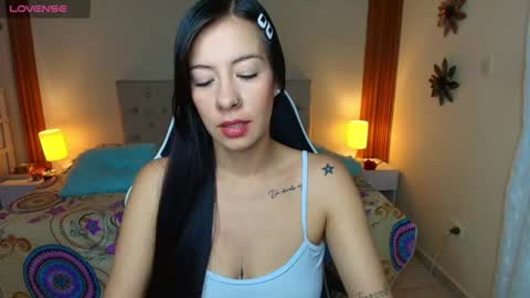 Snapshot of emiily_skinny chatting on 9, 7, 2026 emiily_skinny online show from 9, 7, 2026