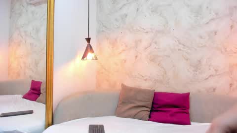 emiily_white_ online show from 6, 1, 2026