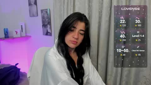 emilayton_ online show from 25, 1, 2025