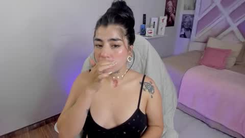 emilayton_ online show from 11, 9, 2025