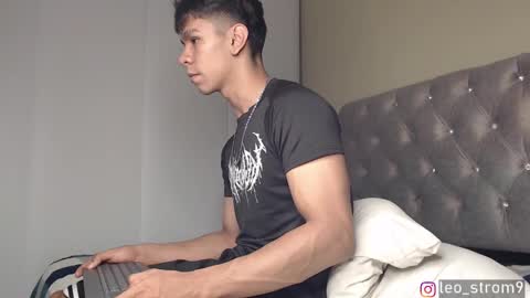 emile_239 online show from 15, 12, 2024