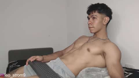 emile_239 online show from 6, 3, 2025