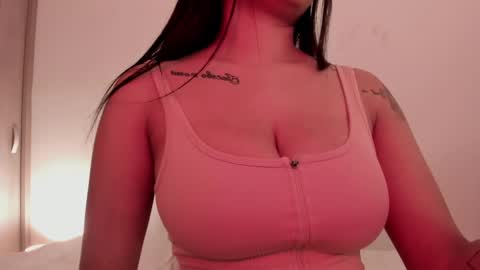 Snapshot of emilia_ghendle chatting on 11, 12, 2024 Emilia Big Boobs online show from 11, 12, 2024