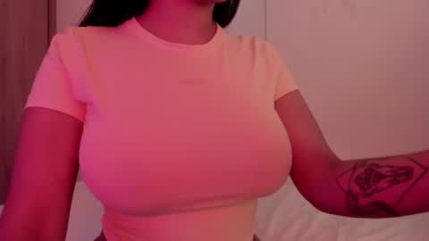 Snapshot of emilia_ghendle chatting on 7, 1, 2025 Emilia Big Boobs online show from 7, 1, 2025