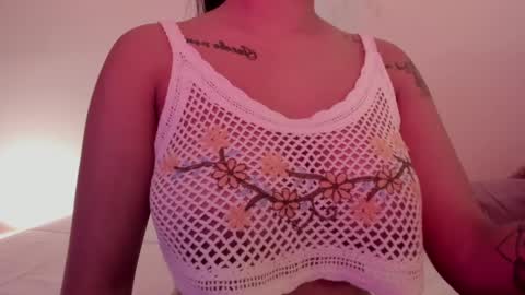 Snapshot of emilia_ghendle chatting on 26, 1, 2025 Emilia Big Boobs online show from 26, 1, 2025
