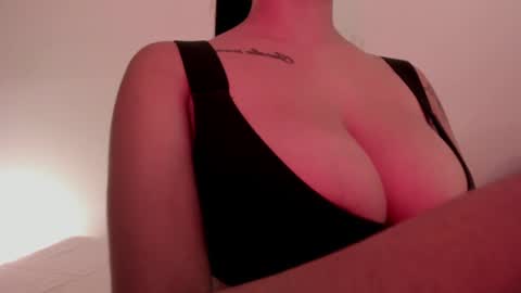 Snapshot of emilia_ghendle chatting on 28, 1, 2025 Emilia Big Boobs online show from 28, 1, 2025
