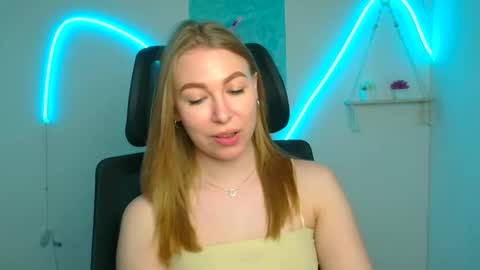 Snapshot of emilia_ilia chatting on 7, 5, 2026 Emilia online show from 7, 5, 2026