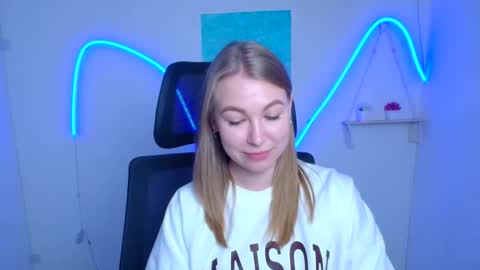 Snapshot of emilia_ilia chatting on 13, 5, 2026 Emilia online show from 13, 5, 2026